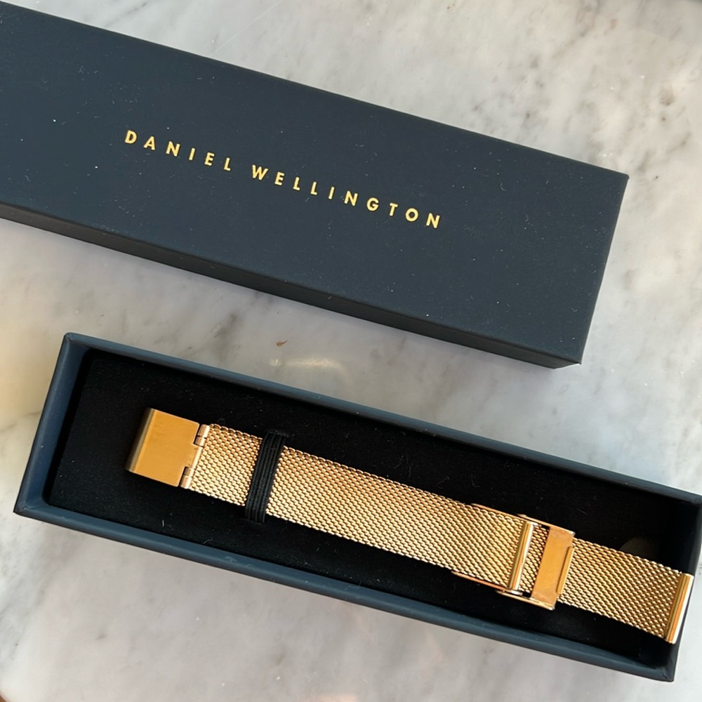 Daniel Wellington rose gold strap (13mm width).